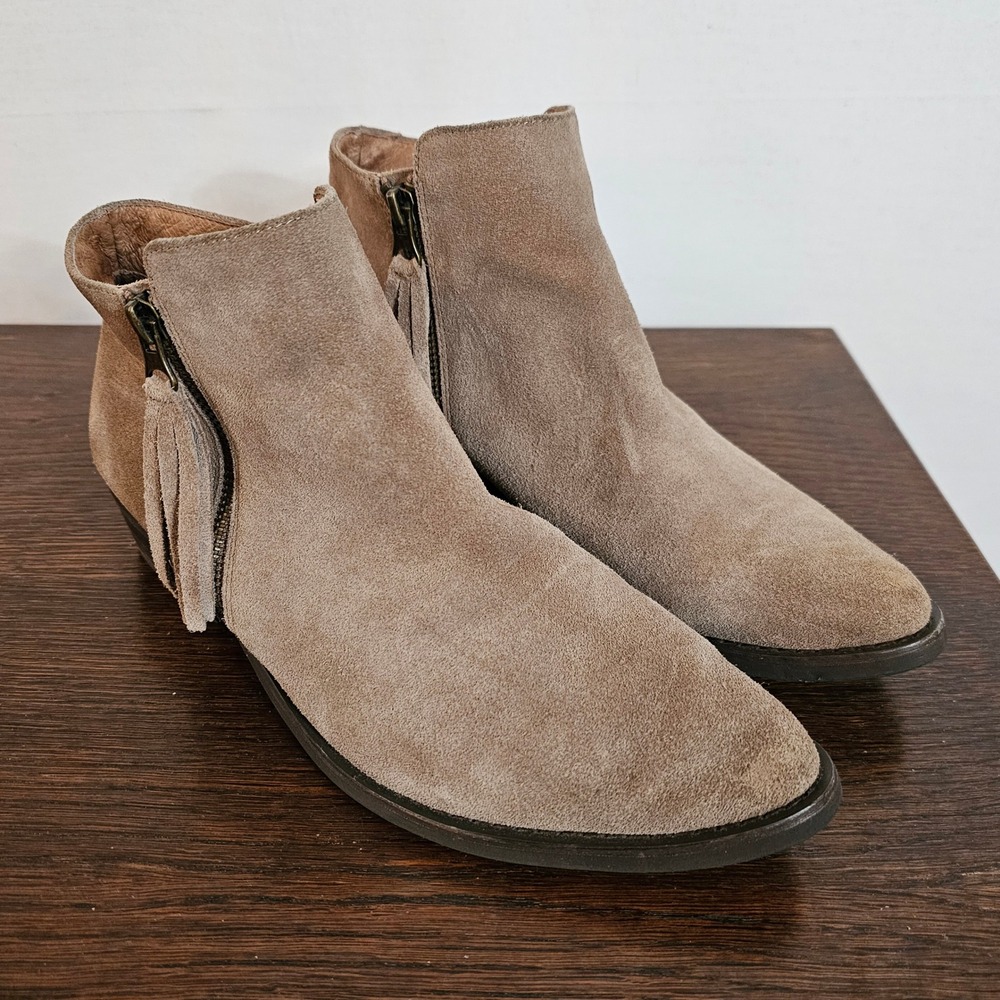Chocolat Blu Frida Taupe Suede Fringe Tassel Ankle Boots‎ Womens 8.5 Low Heel